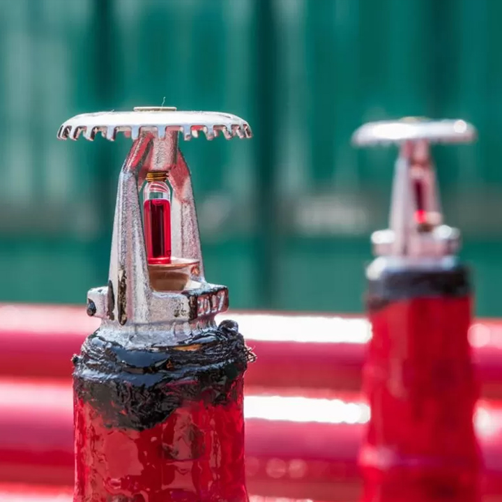 O Sistema de sprinkler para proteção contra incêndio é uma solução mais utilizada mundialmente para as mais diversas necessidades de combate ao incêndio. Este sistema é largamente instalado em edifícios comerciais, instalações industriais, armazéns, galpões logísticos, centros de distribuição, shopping centers e outras instalações.